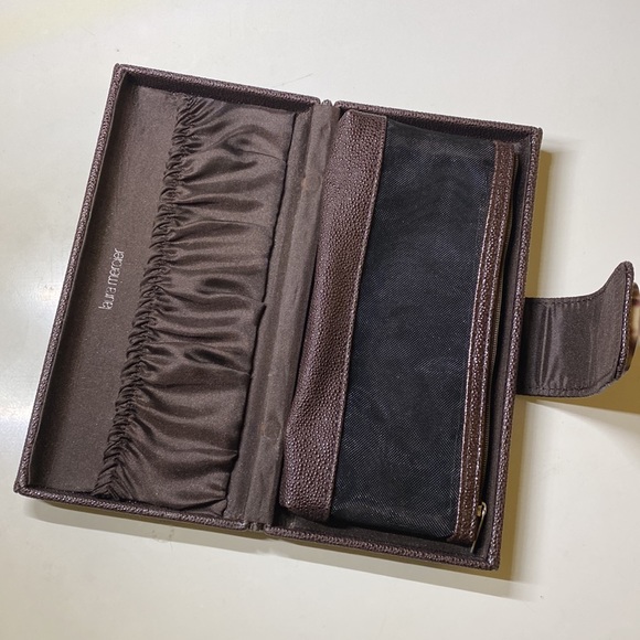 Laura Mercier- Makeup Case - Picture 2 of 8